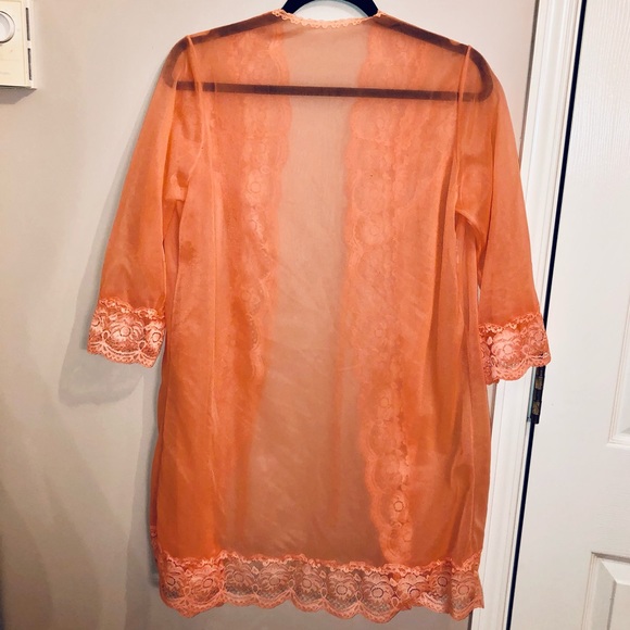 Delicate Vintage Robe - Picture 6 of 7